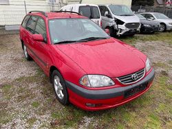 Rot Gebraucht 2002 Toyota Avensis Sol Limousine | 3.890 € (Teuer)