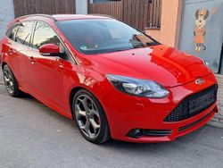 Rot Gebraucht 2023 Ford Focus ST Kombi | 9.999 €
