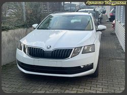 Weiß Gebraucht 2020 Skoda Octavia Executive Kombi | 18.290 € (Guter Preis)