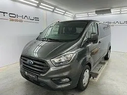 Grau Gebraucht 2018 Ford Transit Van / Kleinbus | 26.990 €