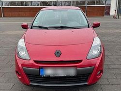 Rot Gebraucht 2009 Renault Clio II Kleinwagen | 2.000 €