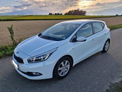 Weiß Gebraucht 2012 Kia Ceed Comfort Kleinwagen | 4.600 € (Fairer Preis)