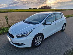 Weiß Gebraucht 2012 Kia Ceed Comfort Limousine | 4.600 € (Fairer Preis)
