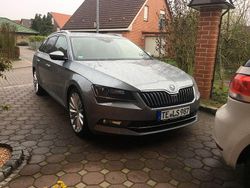 Grau Gebraucht 2015 Skoda Superb Style Kombi | 13.450 € (Fairer Preis)