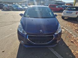 Blau Gebraucht 2014 Peugeot 208 Active Kleinwagen | 3.500 € (Guter Preis)
