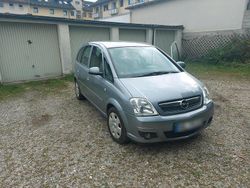 Grau Gebraucht 2007 Opel Meriva Van / Kleinbus | 1.500 € (Fairer Preis)
