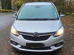 Silber Gebraucht 2018 Opel Zafira Tourer drive Van / Kleinbus | 12.900 € (Fairer Preis)