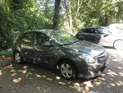 Grau Gebraucht 2011 Hyundai i30 Edition Kombi | 3.000 € (Guter Preis)