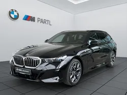 Black sapphire Neu 2025 BMW 520 M Sport Kombi | 65.760 € (Etwas zu teuer)