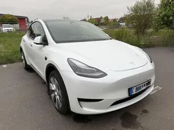 Weiß Gebraucht 2024 Tesla Model Y Standard Range SUV | 34.900 € (Guter Preis)