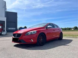 Rot Gebraucht 2015 Volvo V40 R-Design Kombi | 8.990 €