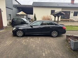 Schwarz Gebraucht 2011 Mercedes E250 Avantgarde Limousine | 11.000 € (Superpreis)