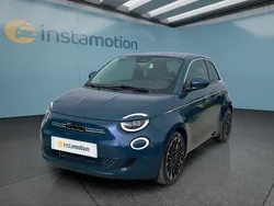 Grün Gebraucht 2022 Fiat 500e Icon Kleinwagen | 20.449 € (Fairer Preis)