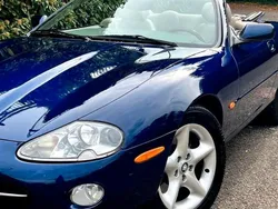 Saphirblue (metallic) Gebraucht 2001 Jaguar XK8 Cabrio | 22.950 € (Etwas zu teuer)