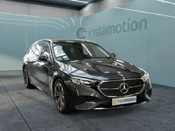Grau Gebraucht 2023 Mercedes E220 Avantgarde Kombi | 48.860 €