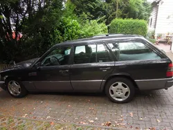 Grau Gebraucht 1996 Mercedes E220 Kombi | 9.975 €