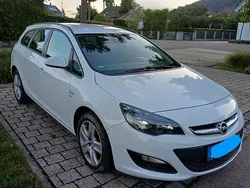 Weiß Gebraucht 2014 Opel Astra Kombi | 4.300 € (Guter Preis)