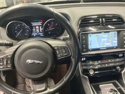 Grau Gebraucht 2016 Jaguar XE Prestige Limousine | 14.000 € (Fairer Preis)