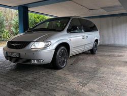 Silber Gebraucht 2003 Chrysler Voyager Van / Kleinbus | 2.800 €