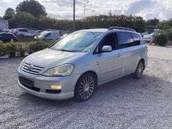 Silber Gebraucht 2004 Toyota Avensis Verso Van / Kleinbus | 1.999 €