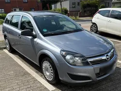 Grau Gebraucht 2010 Opel Astra Kombi | 2.599 € (Superpreis)