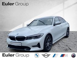 Mineralweiß metallic Gebraucht 2020 BMW 318 Sport Line Limousine | 25.688 € (Fairer Preis)