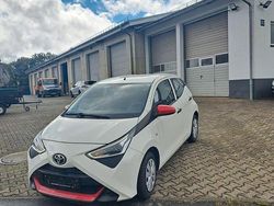 Weiß Gebraucht 2019 Toyota Aygo Team Kleinwagen | 9.500 € (Fairer Preis)