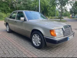 Beige Gebraucht 1993 Mercedes 200 Limousine | 10.000 €