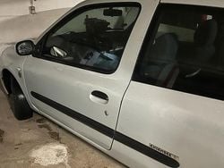 Silber Gebraucht 2003 Renault Clio Coupé | 300 €