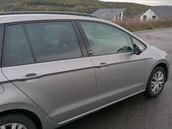 Grau Gebraucht 2017 VW Golf Sportsvan Sound Van / Kleinbus | 16.000 € (Etwas zu teuer)