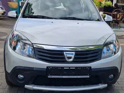 Silber Gebraucht 2012 Dacia Sandero Stepway Kleinwagen | 4.550 € (Fairer Preis)