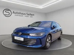 Reef blue metallic (metallic) Gebraucht 2024 VW Passat Business Kombi | 34.900 €