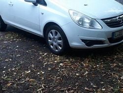 Weiß Gebraucht 2009 Opel Corsa Color Edition Limousine | 2.600 € (Superpreis)