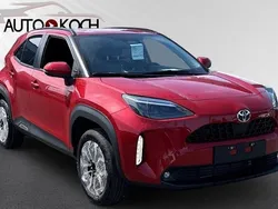 Rot Neu 2025 Toyota Yaris Cross SUV | 31.590 € (Etwas zu teuer)