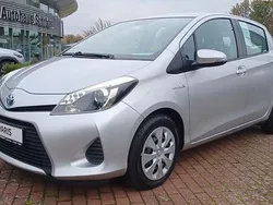 Silber Gebraucht 2013 Toyota Yaris Hybrid Life Limousine | 11.980 € (Teuer)