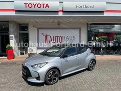 Silber Neu 2024 Toyota Yaris Hybrid Edition Limousine | 27.980 € (Fairer Preis)