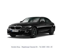 Black sapphire metallic Gebraucht 2022 BMW 330e M Sport Limousine | 35.490 € (Teuer)