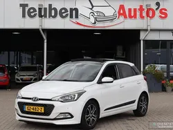 Weiß Gebraucht 2015 Hyundai i20 Premium Limousine | 7.985 € (Fairer Preis)