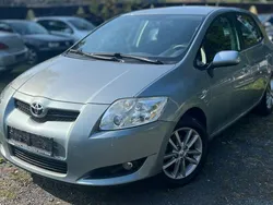 Silber Gebraucht 2010 Toyota Auris Life Limousine | 5.799 € (Fairer Preis)