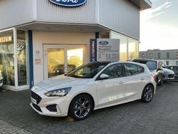 Metropolisweiß metallic Gebraucht 2020 Ford Focus ST-Line Limousine | 17.900 € (Guter Preis)