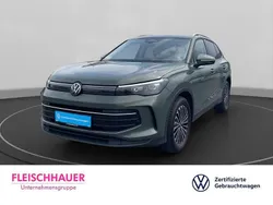 Gruen Gebraucht 2024 VW Tiguan R-line SUV | 37.890 € (Superpreis)