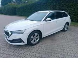 Weiß Gebraucht 2021 Skoda Octavia Kombi | 9.800 €