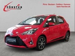 Vulcanorot Gebraucht 2017 Toyota Yaris Hybrid Basis Limousine | 12.980 € (Etwas zu teuer)