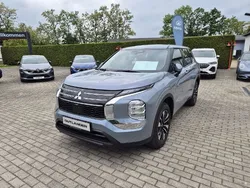 Mondsteingrau Neu 2025 Mitsubishi Outlander P-HEV Basis SUV | 47.990 €