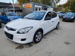 Weiß Gebraucht 2010 Hyundai i30 Classic Limousine | 3.200 € (Fairer Preis)