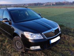 Schwarz Gebraucht 2011 Skoda Octavia Family Kombi | 3.599 € (Superpreis)