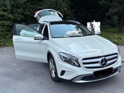 Weiß Gebraucht 2016 Mercedes 180 Limousine | 14.000 €