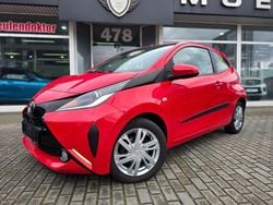 Rot Gebraucht 2016 Toyota Aygo X-play Kleinwagen | 6.500 € (Fairer Preis)