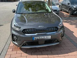 Grau Gebraucht 2020 Kia Niro Spirit SUV | 19.950 € (Fairer Preis)