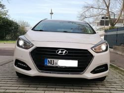 Weiß Gebraucht 2015 Hyundai i40 Trend Kombi | 8.600 € (Etwas zu teuer)